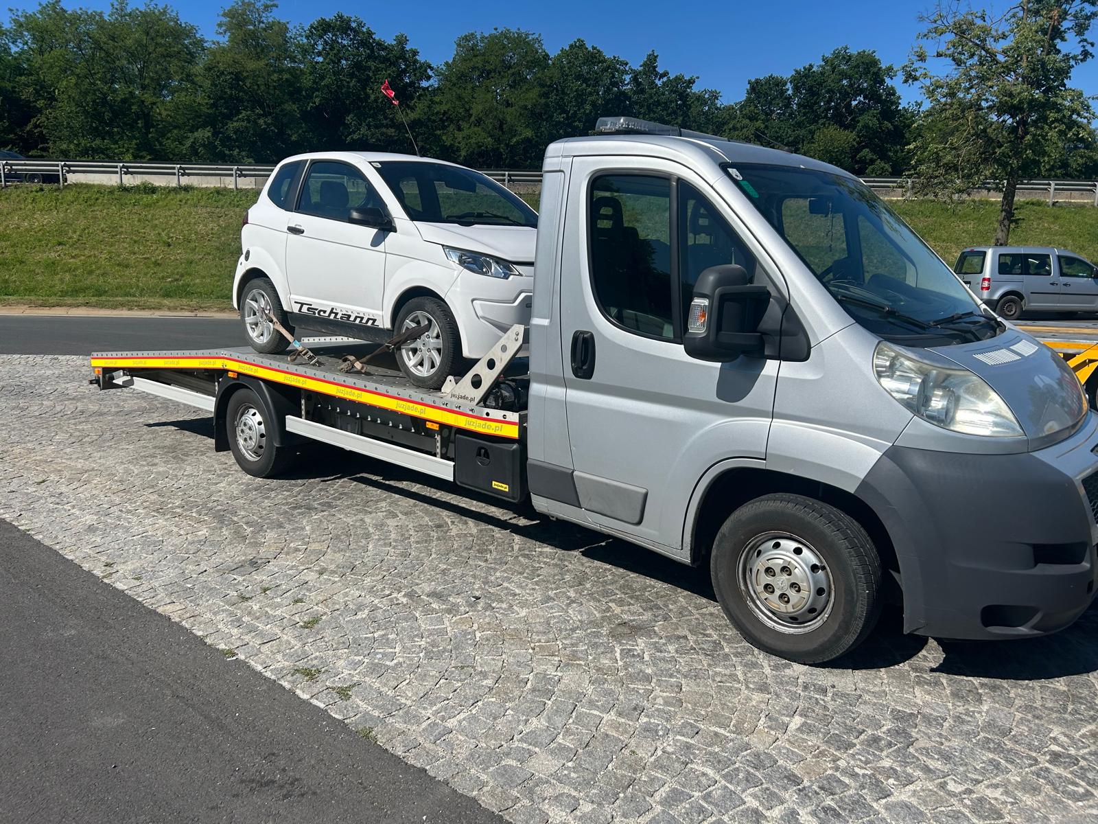 Speedy 24/7 Techniker bei der Starthilfe